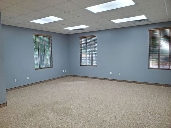 1201 NW North Ridge Dr, Blue Springs, MO 64015